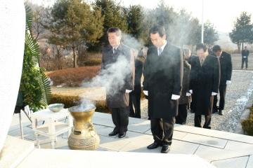 충혼탑 참배